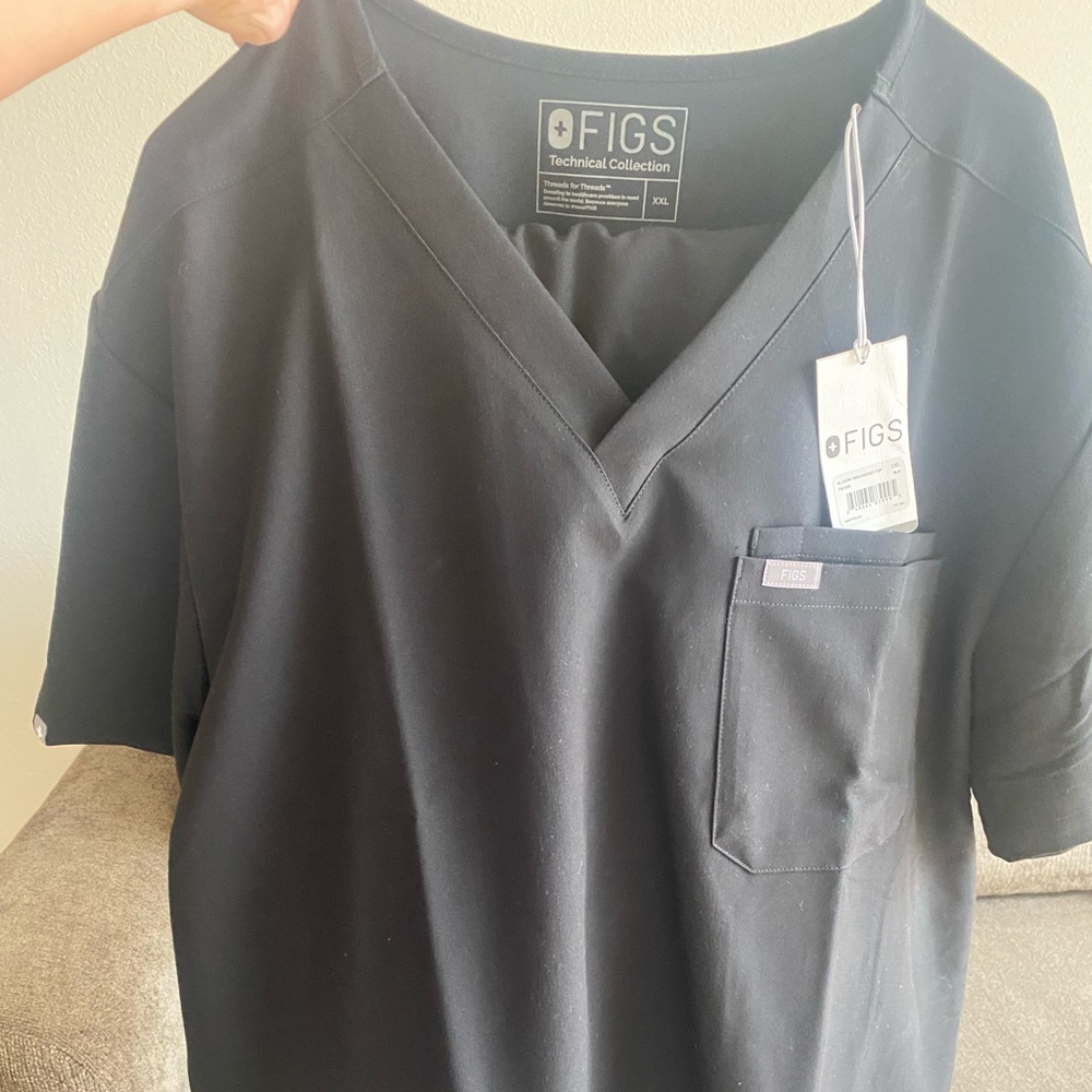 Men’s black scrubs